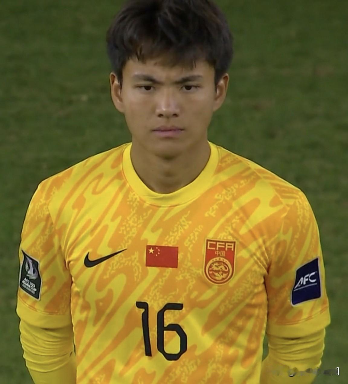 完全出人意料。
U23国足亚洲杯半决赛，
主教练安东尼奥大胆出招，
首发进行了大