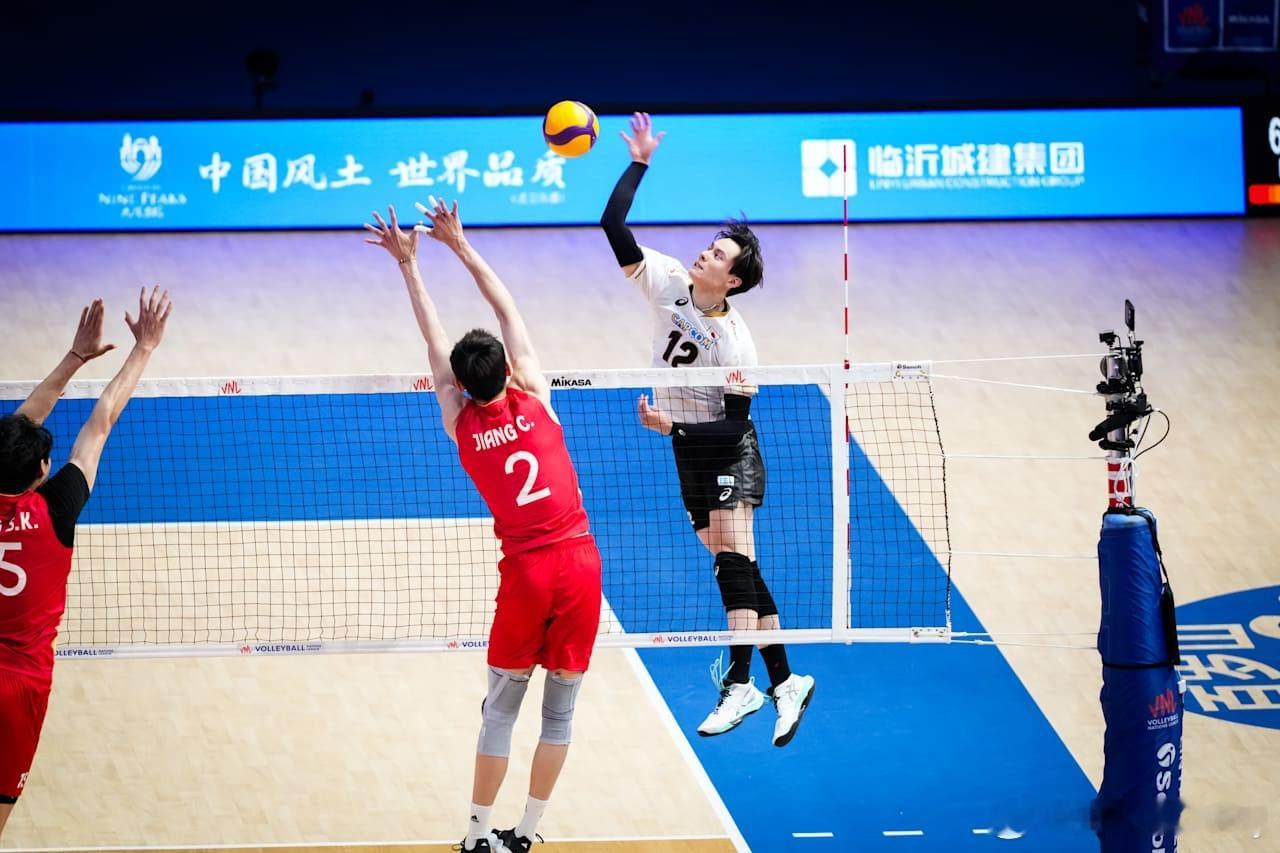 高桥蓝在世联赛第一周的亮眼表现1、对阵乌克兰（3-0）一传有效率：63%进攻成功