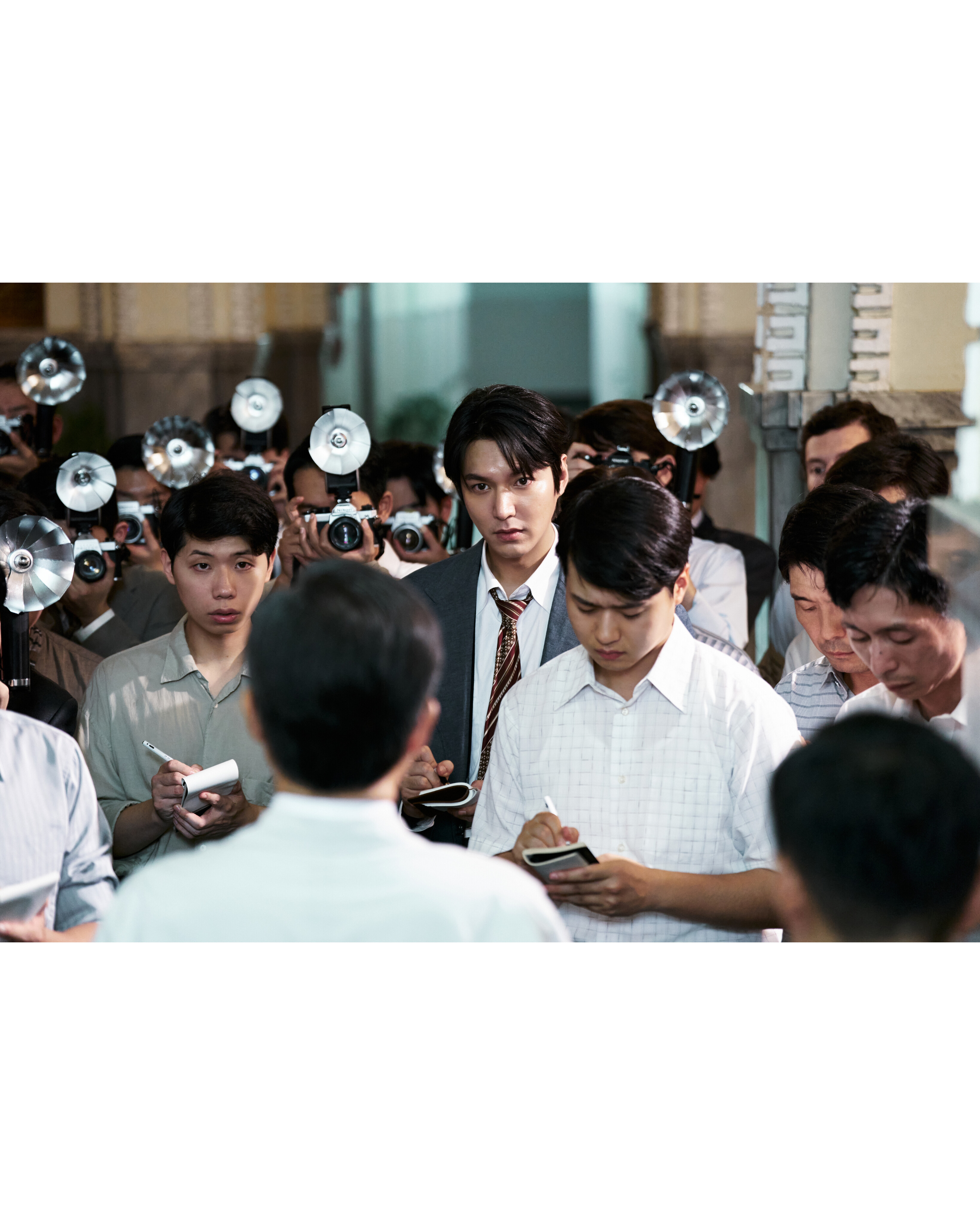 [李敏镐]演员李敏镐在《刺客》中的角色剧照公开啦✨️新人的满满活力格外抢眼，燃烧