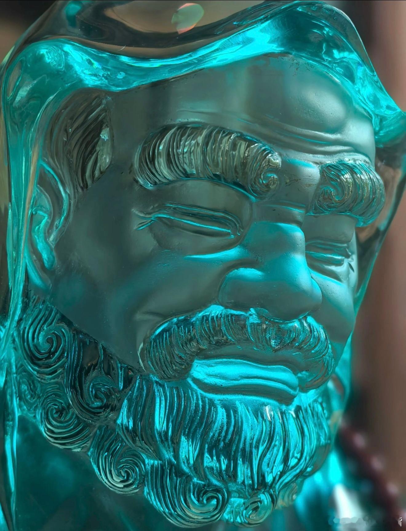 世间最难，是守住真实的本心。世人忙忙碌碌，踏实地活着，比较容易。若要活得真实，却
