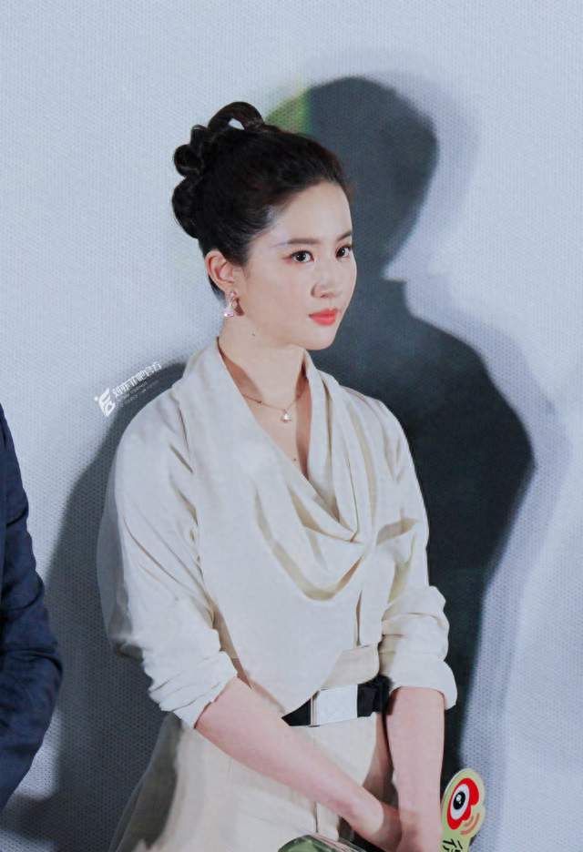 刘亦菲｜2024.6.6玫瑰的故事首映礼，白裙玫瑰美人温柔封神🌹