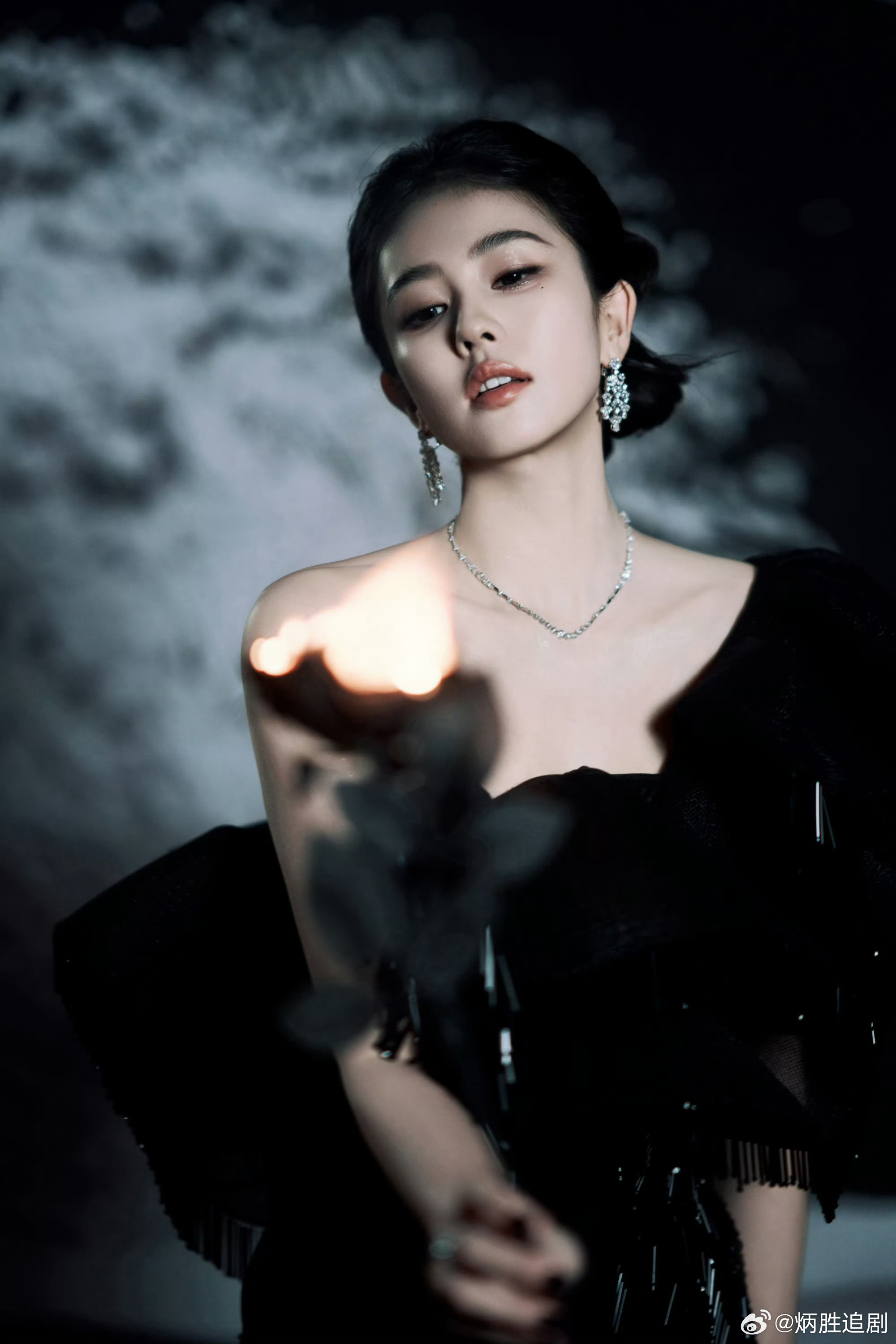 白鹿斜肩黑天鹅高定好美啊！！！ 奢侈芭莎盛典红毯演绎Rami Al Ali 20