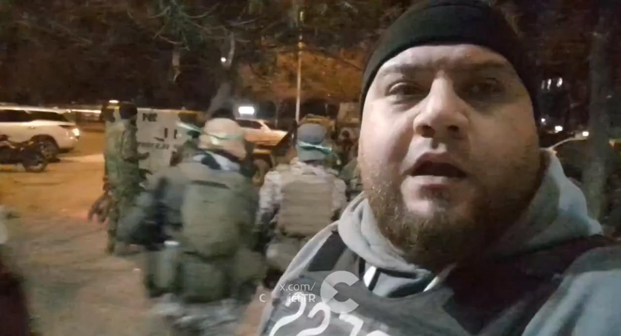 叙利亚军队向阿勒颇由叙利亚民主力量（SDF）控制的阿什拉菲耶等街区推进，并附有一