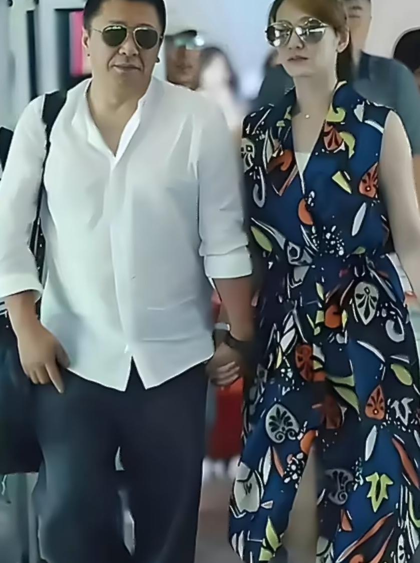 原来李小冉丈夫徐佳宁一开始也是演员呢。他和李小冉17岁因戏结缘，剧里是情侣，现实