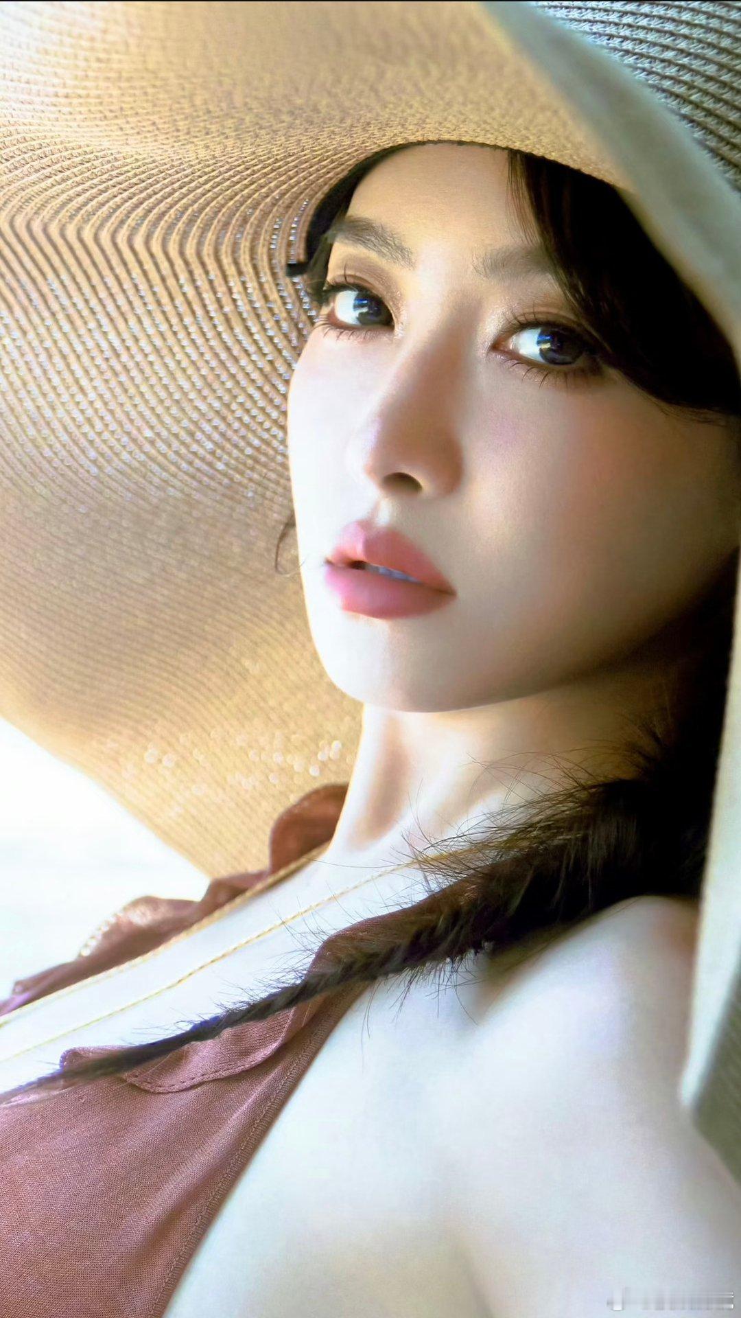 宋茜的巴黎live图好晕女神终于去巴黎了，好看爱看多拍宋茜