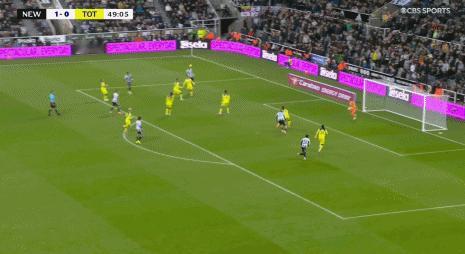 金斯基莫名其妙的出击……沃尔特马德轻松头球破门，纽卡2-0热刺 ​​​