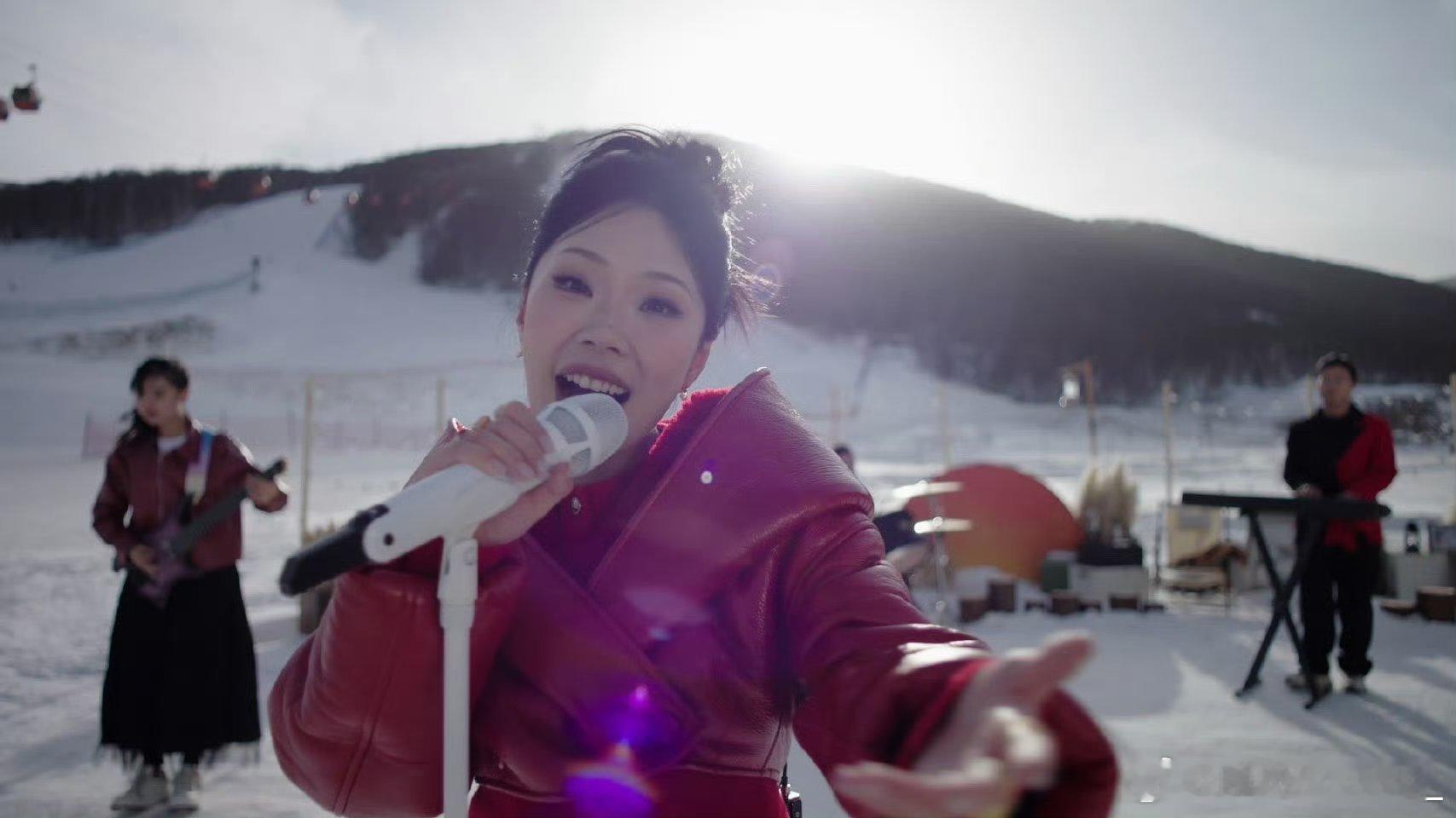 滑雪偶遇蒋敦豪和万妮达滑雪撞进央视非遗晚会现场！蒋敦豪万妮达雪场开麦，风声作天然