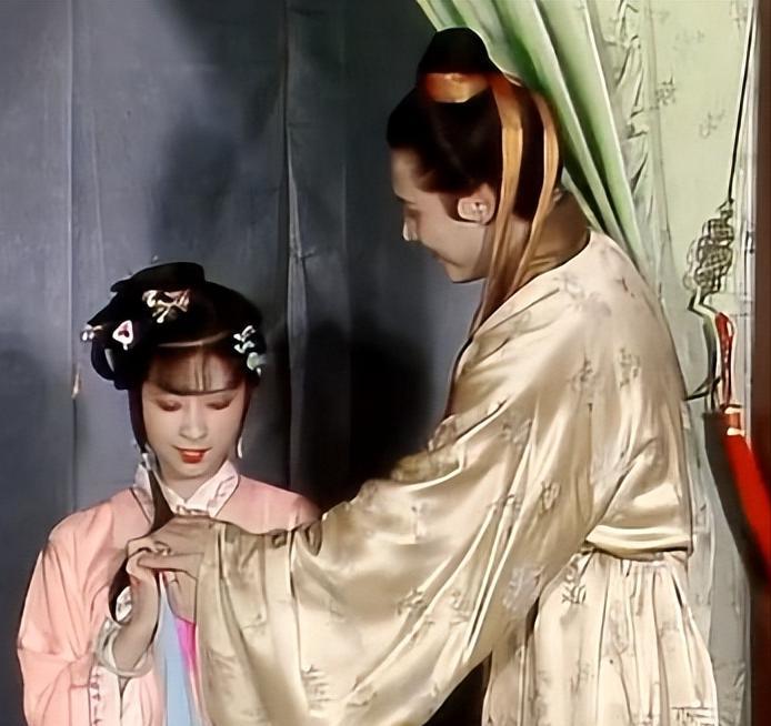 贾琏的“风流”与“下流”，只隔着一个高宏亮。
你看现在多少“油腻”小生，演风流就