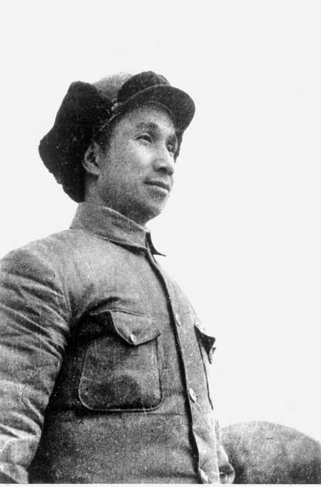 1948年，战士砸开孔府大门，里面是半人高鸽子粪和百万亩地契，粟裕看后决定：淮海