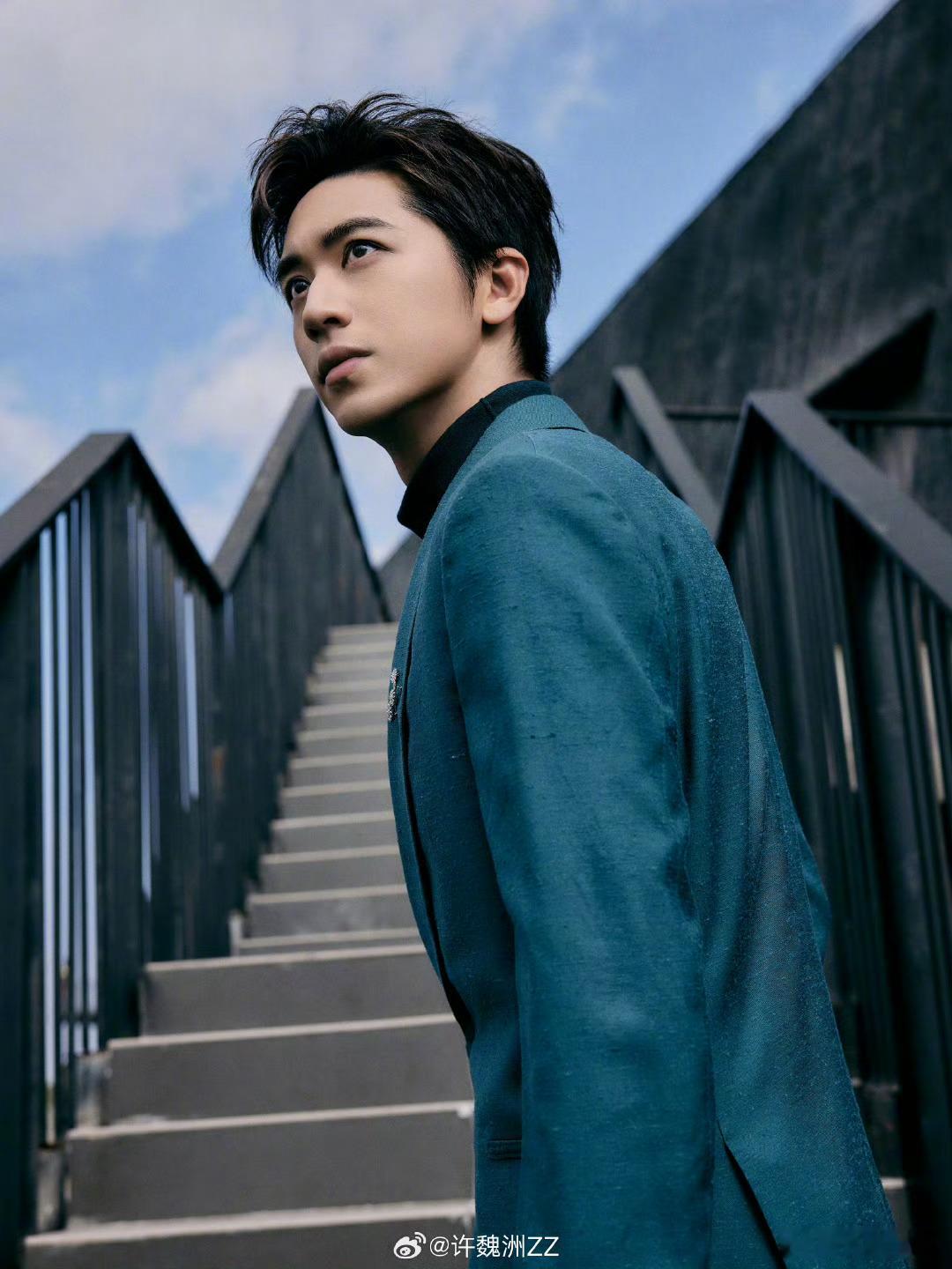 许魏洲首次出演刑警 许魏洲云端守边人 『为你而在的3851天』洲洲，白粥，晚安