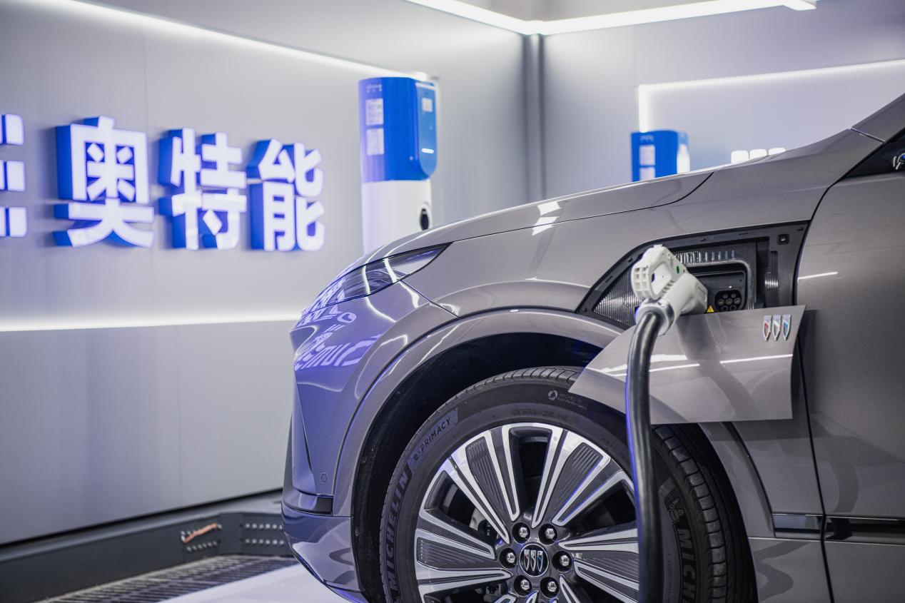 作为国内领先的汽车制造商，上汽通用一直致力于推动电动化、智能网联化的全面转型。就