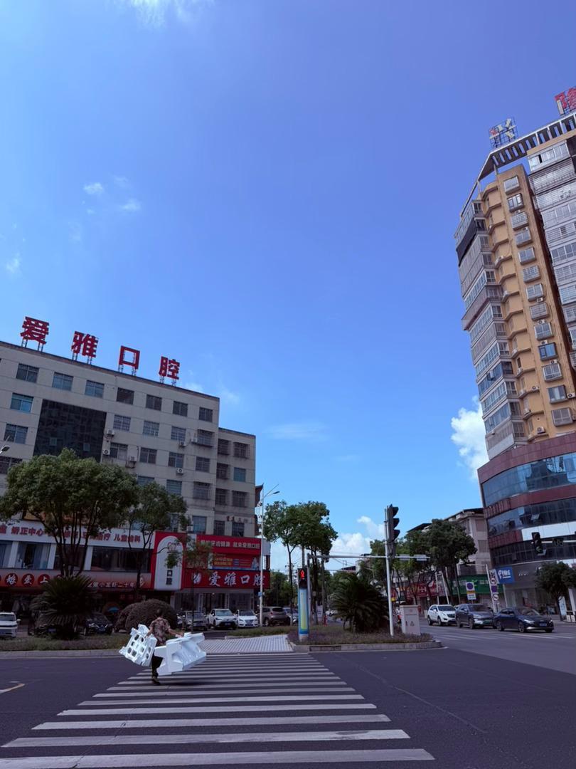 生活手记记录真实生活摄影摄影摄影 处暑晴光，小城安闲处暑一至，暑气慢慢收束，燥热