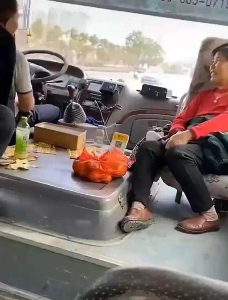无论你家在哪里，只要你坐上这辆车就证明你离家不远了 ​​​