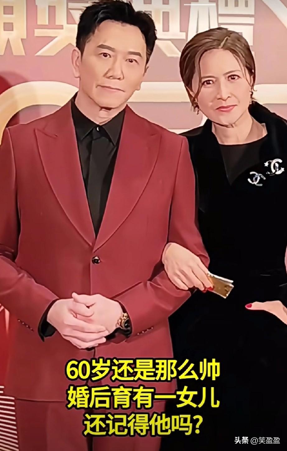 他曾是TVB顶流小生，凭借俊朗外形与扎实演技圈粉无数。7段恋爱、3次婚姻，被称“