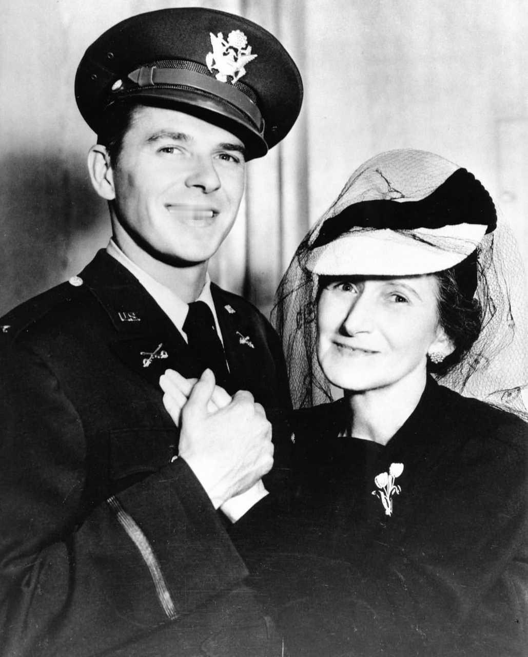 【来自投稿】1940年  罗纳德·里根和母亲 