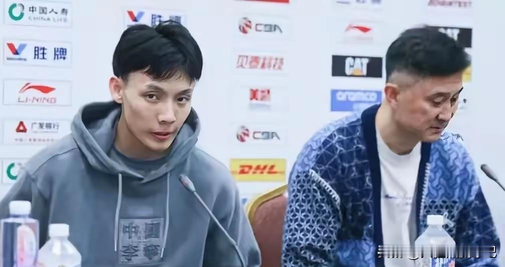 宁愿给胡明轩&外援找手感，也不给徐杰作战术，这才是广东连续输球的原因！
广东两连