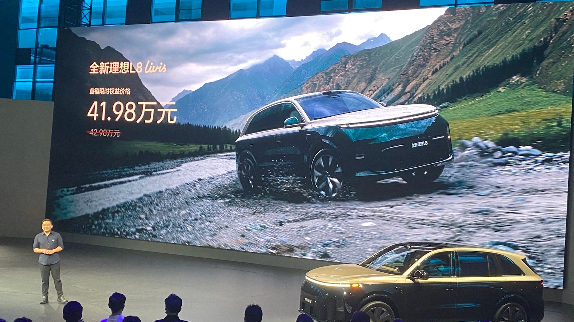 全新理想l8上市 理想 L8 Livis：42.98 万，首销期 41.98 万