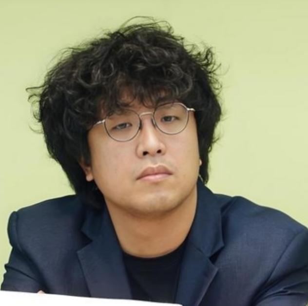 炸了！10 月 14 日国台办爆出猛料，沈伯洋老爸沈土城的公司去年遭到惩戒，结果