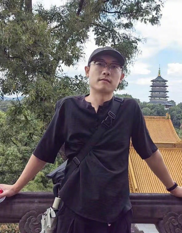 最新消息，艺人仝卓表弟在柬埔寨失联后成功获救。11月8日，仝卓表弟李怡亨（29岁