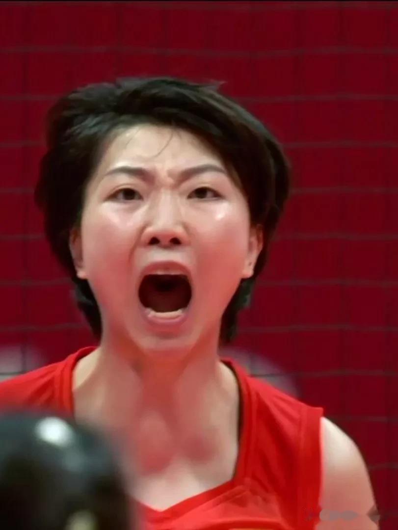 女排半决赛
中国—泰国第二局
中国队在第四轮次，王云蕗袁心玥前排两点攻轮次，龚翔