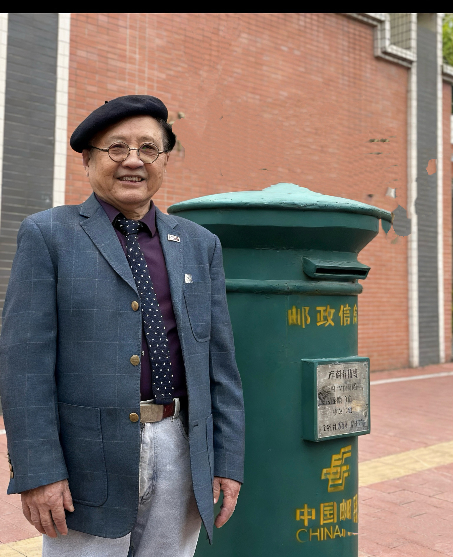 人生感悟：全世界都在要求男人要坚强，承担责任，贡献所有，像邮差一样的忙碌。其实，