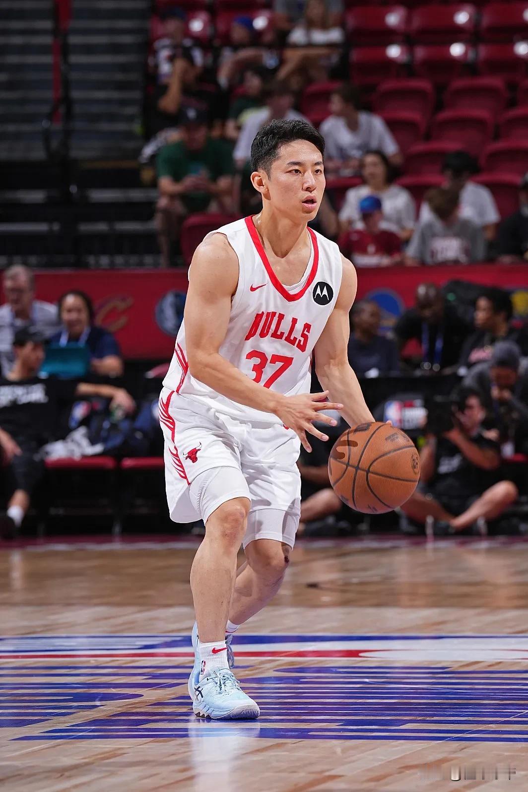 不得不尊重，河村勇辉和公牛签下双向合同！

据NBA记者报道，日本球员河村勇凭借