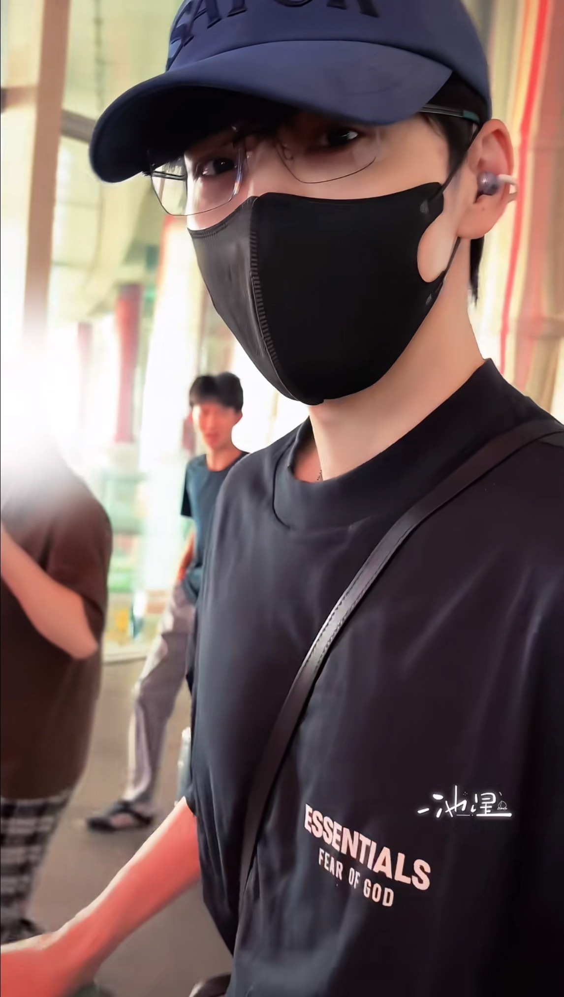 当你想质问他，你这么骚想干嘛？的时候，迎上的是他那干净的能渗出水的清纯眸子！顿时