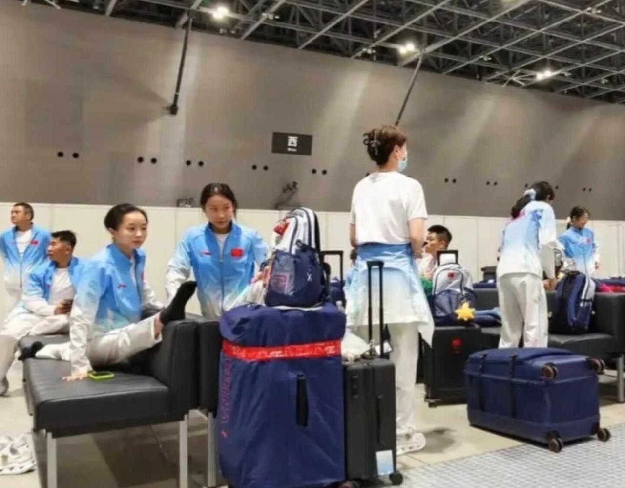 给咱瓜女们踩踩往后都是坦途
刚刚刷到大家在名古屋机场因为周转不畅被迫滞留了6个多