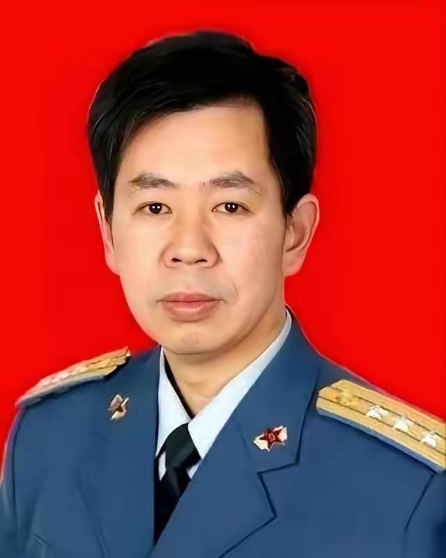 导弹刚竖起来，还没等点火，几万公里外的屏幕上，可能一个红点就亮了。
 
“目标已