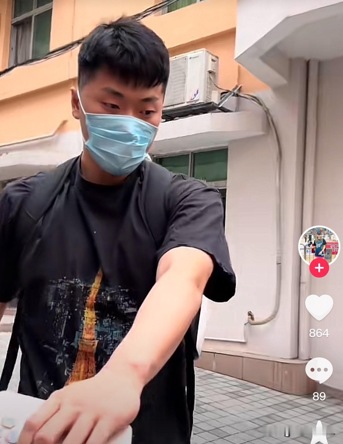 广东队今天中午出征北京了，昨晚绝杀了北京队之后让球迷看到了晋级四强的希望。中午有