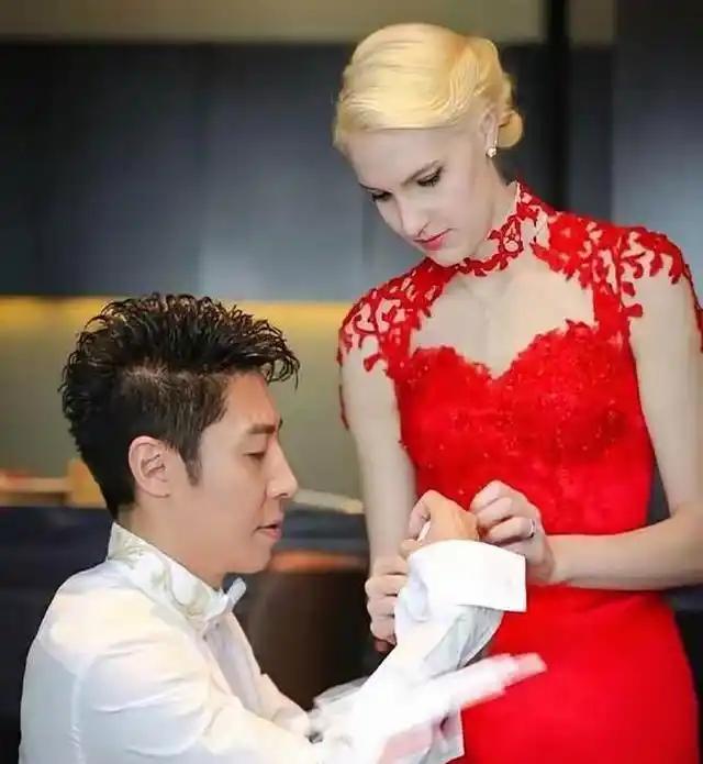 李白嫁撒贝宁：八年时光证明的“赚了”
 
八年前，亿万豪门千金李白执意要嫁给撒贝