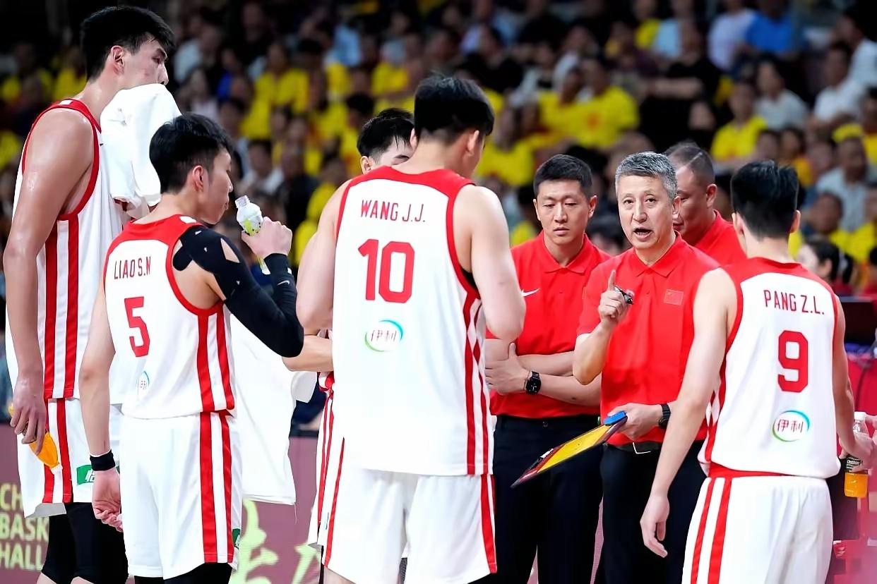 兄弟们！从中国男篮热身赛接连两连胜可以看出：只要郭士强能灵活变通！那他的执教应该