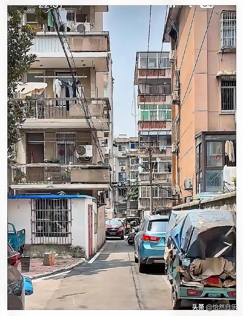 楼上邻居住了13年的房子今天卖掉了，听完报价，我直接愣住了。

102平米的房子