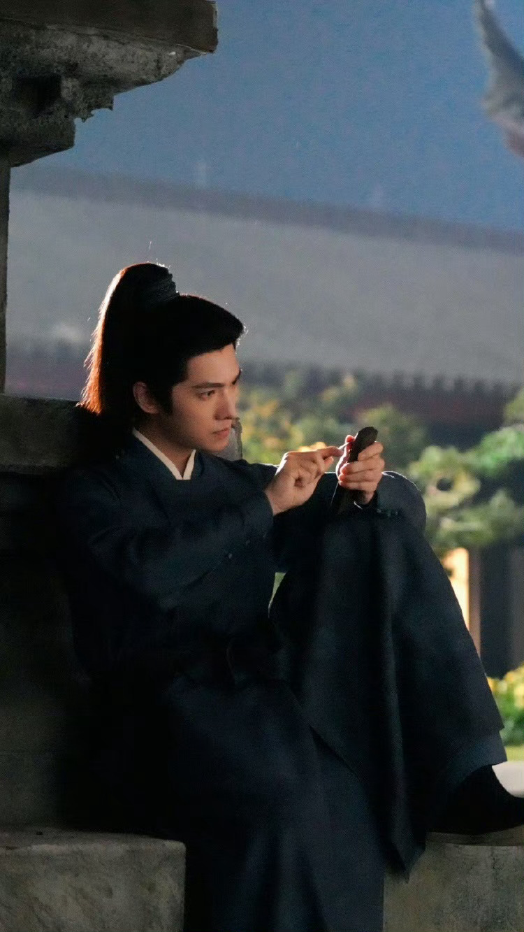 展昭七个字气走俩人电视剧雨霖铃展昭嘴上功夫不输身手，明明自身状况不佳还嘴硬。短短