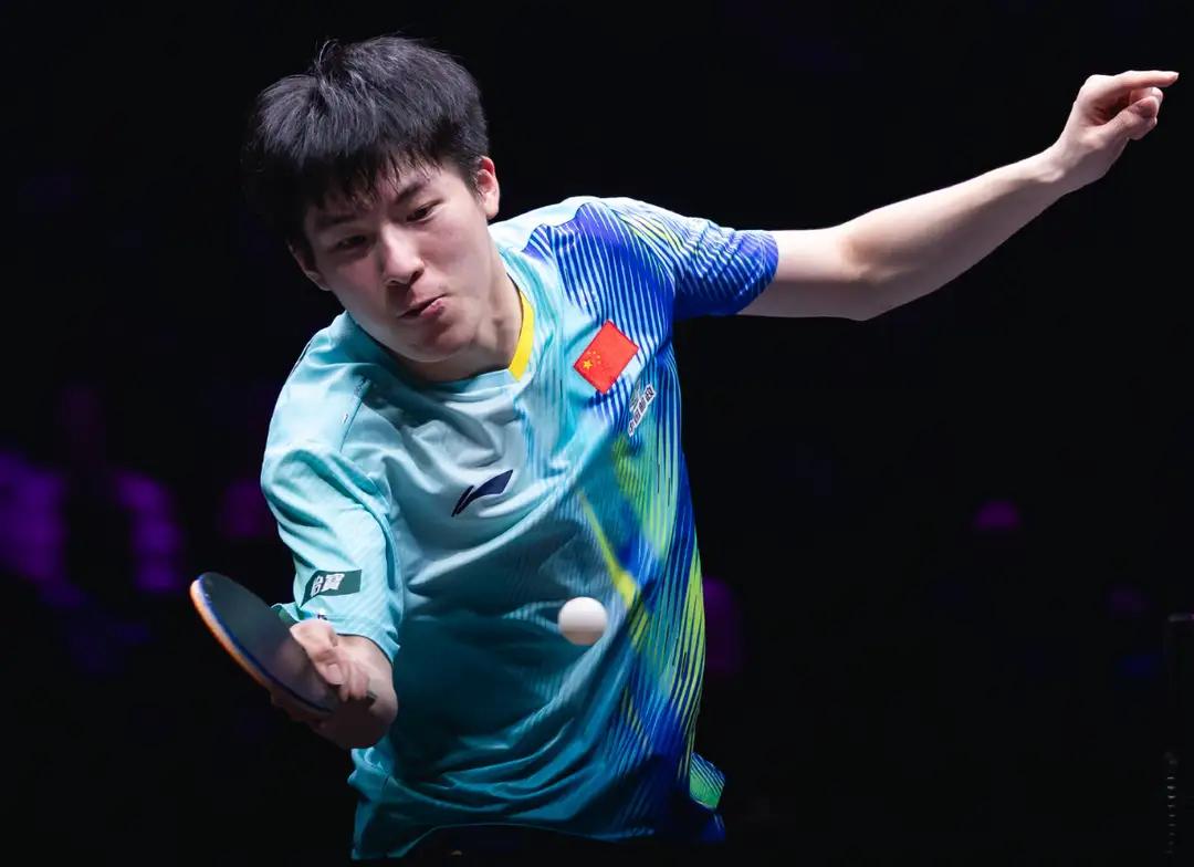 重庆冠军赛温瑞博1一4小勒布伦获得亚军，已经很优秀了持外卡参赛一路过关斩将进决赛