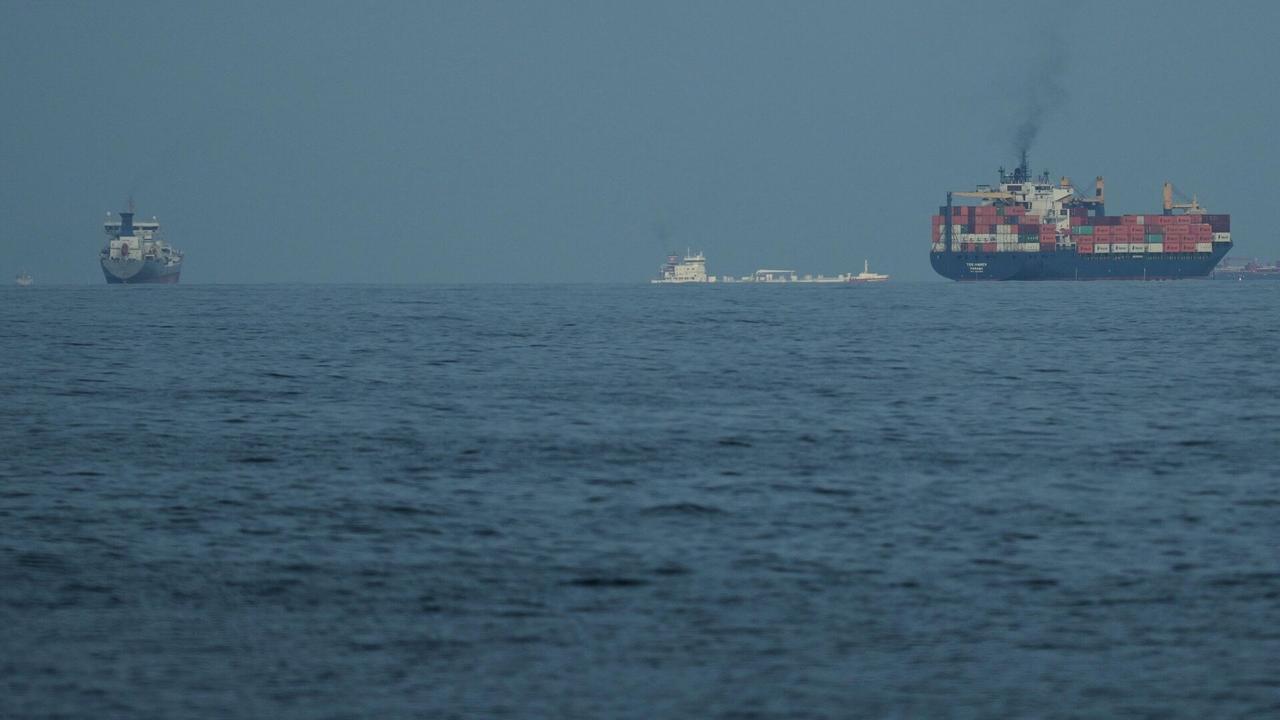 停火谈判陷入僵局，特朗普第一时间用封锁伊朗反制，试图逼迫伊朗屈服。目前看是造成了