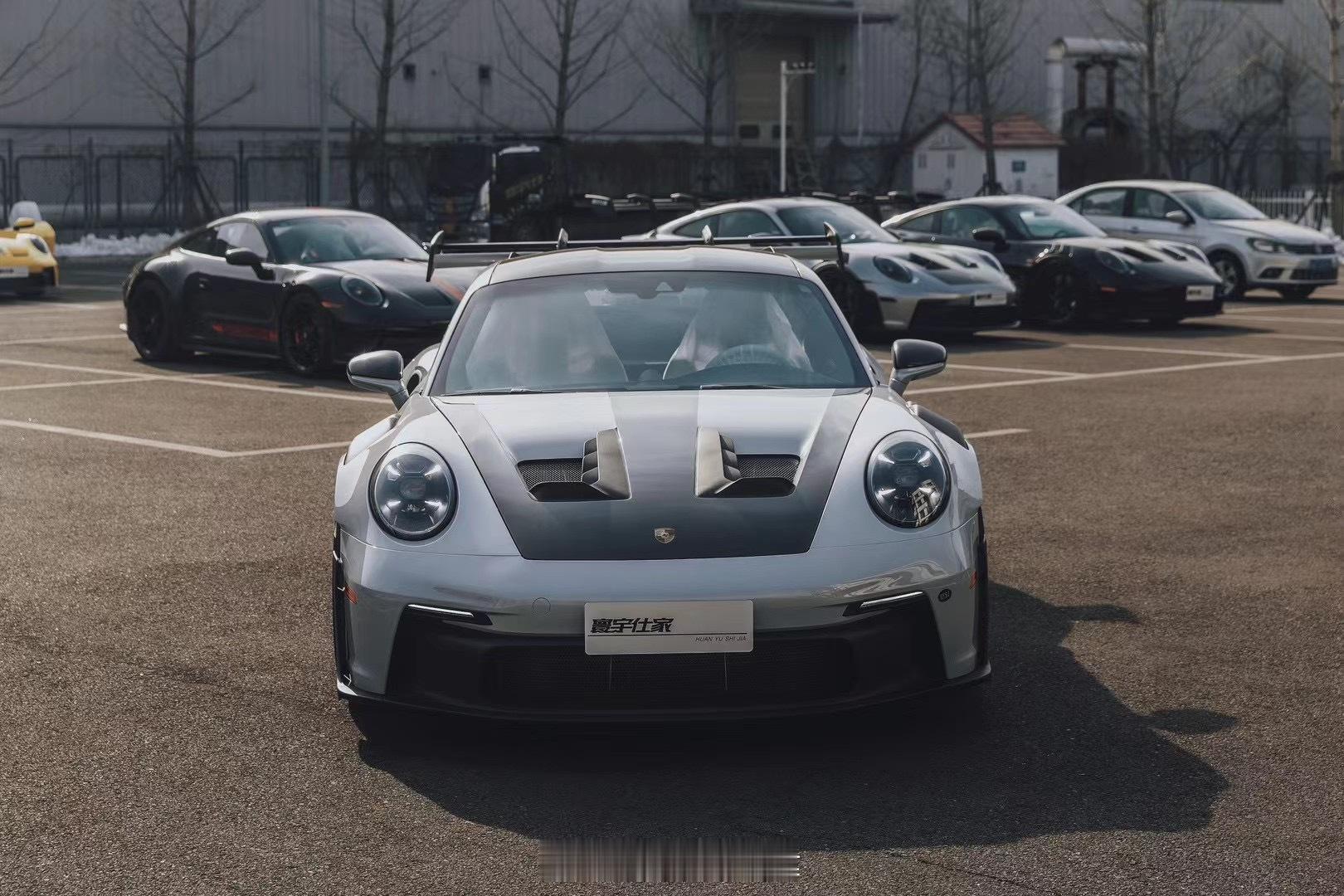 即将上路服役的GT3 RS，仅供欣赏！  ​​​