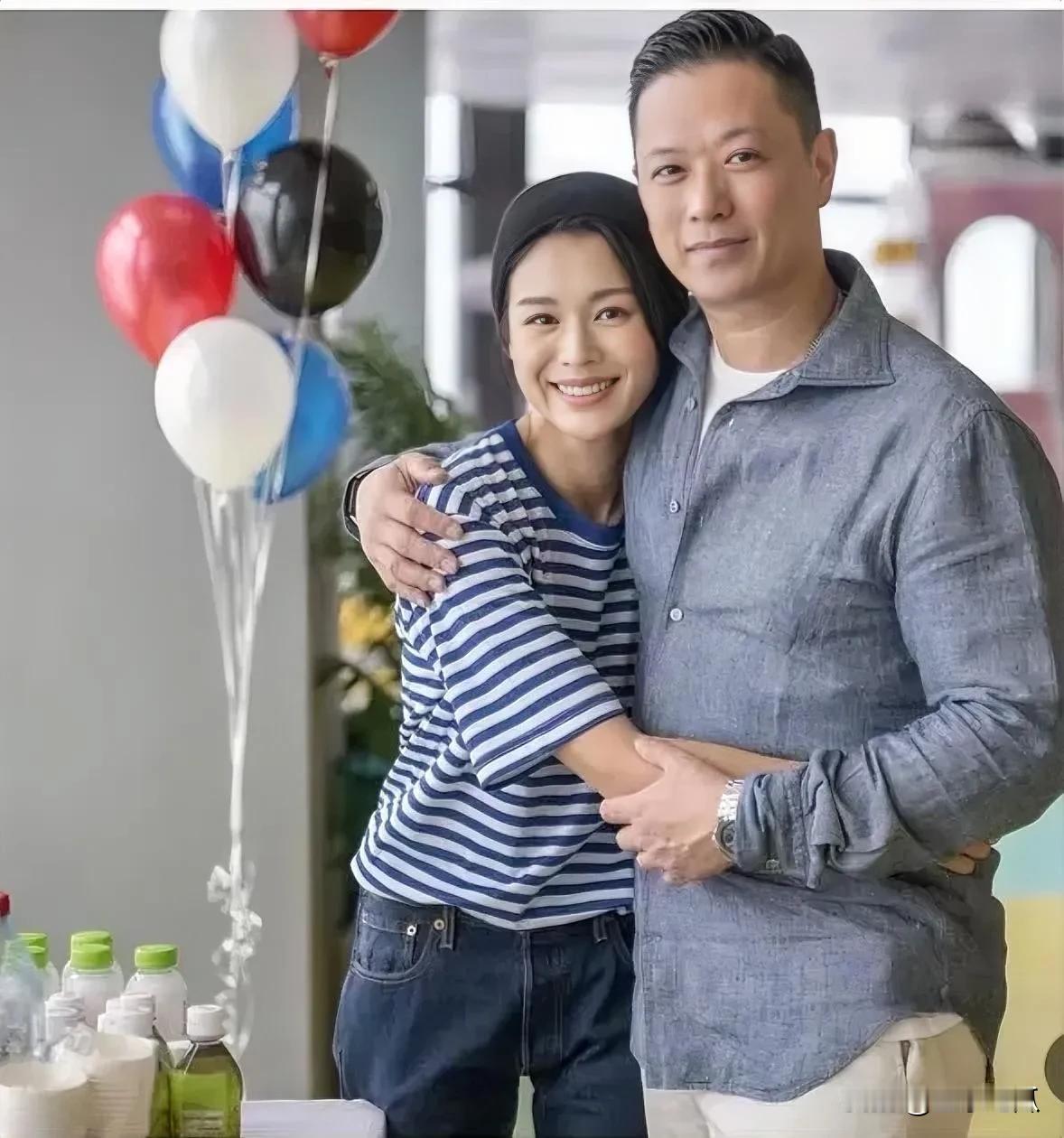胡杏儿嫁了一个好老公，他们真是天生的一对，地造的一生，两人生育了三个儿子，结婚这