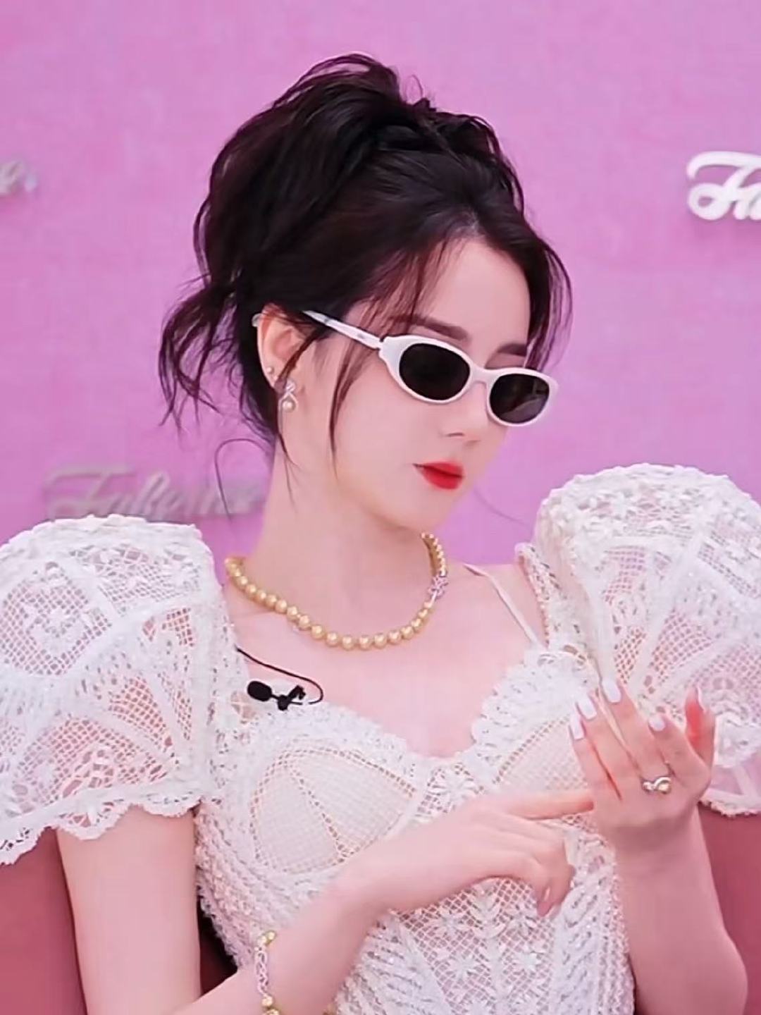 迪丽热巴US高定新季全球首穿迪丽热巴US新季高定全球首穿迪丽热巴US高定新季全球