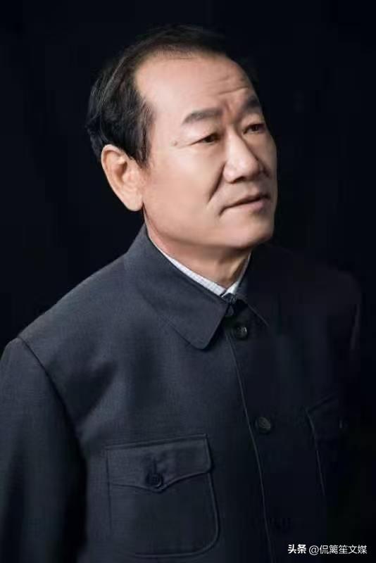 浣溪沙・沂蒙入伏

溽暑烘山昼影繁，
厨间新麦擀云团，
一盘元宝纳清欢。
古法烹