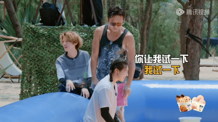 邓超从盆里放出一条美人鱼邓超还好我手还在哈哈哈哈哈亲身经历过后，邓超彻底见识到世