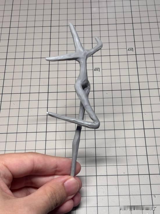 近日，粘土手工博主Korokke_kudasai在个人社交媒体上分享了几张照片，