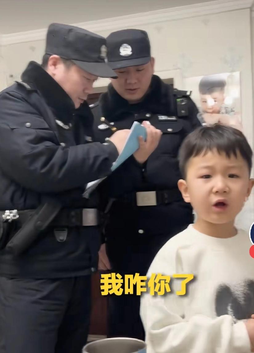 十几年后，小孩为了实现梦想想当警察，发现政审不通过，老妈有案底！哈哈哈～要是在美