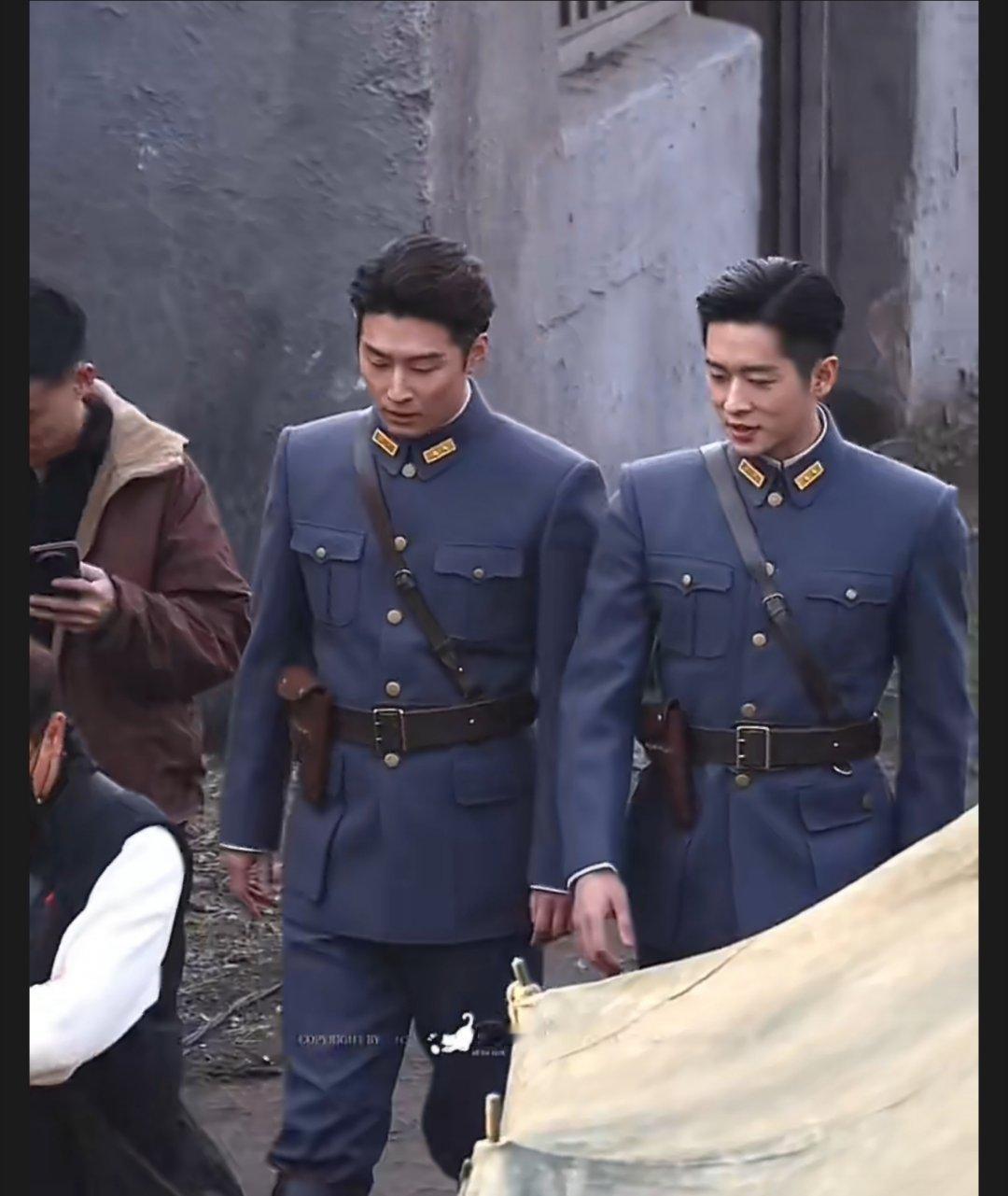 丞磊窦骁玉簟秋同框路透丞磊窦骁玉簟秋军装丈夫的容貌 坐等玉簟秋开播，双强对手戏我