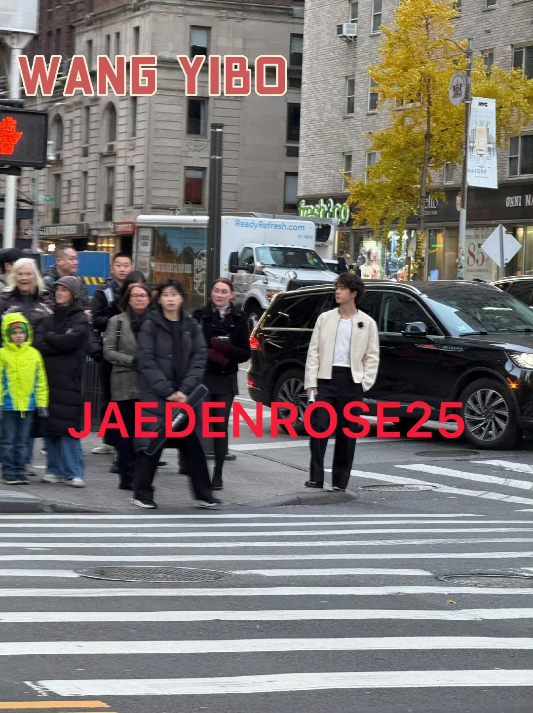 王一博纽约街头小香风王一博纽约街头拍摄 王一博纽约街头小香风王一博