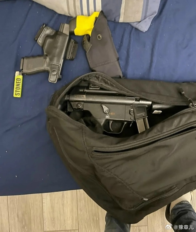 天空新闻：伦敦市长的保安把一袋枪支忘在街上。车内有一把黑克勒&科赫MP5冲锋枪、