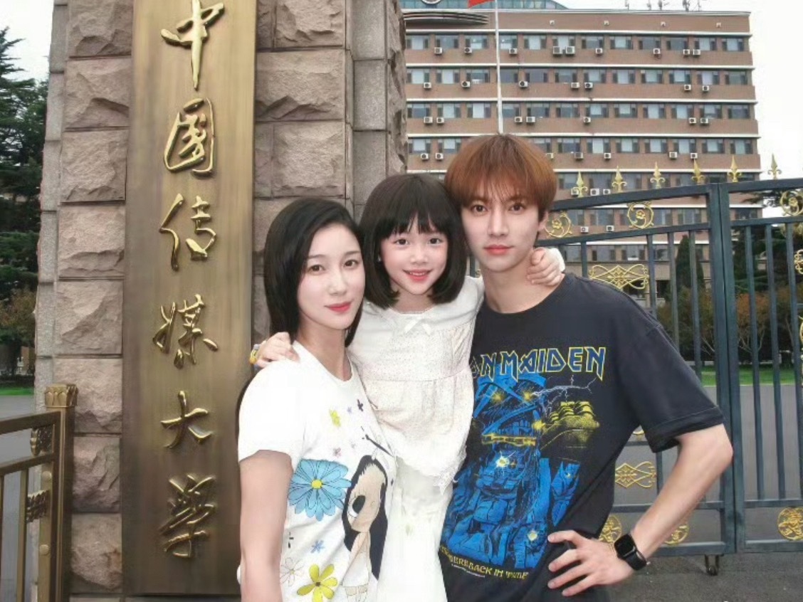 沐言5岁就拥有6套房产，爸爸还是演过游乐王子，7岁就拥有两条大热搜是吗？把人家小