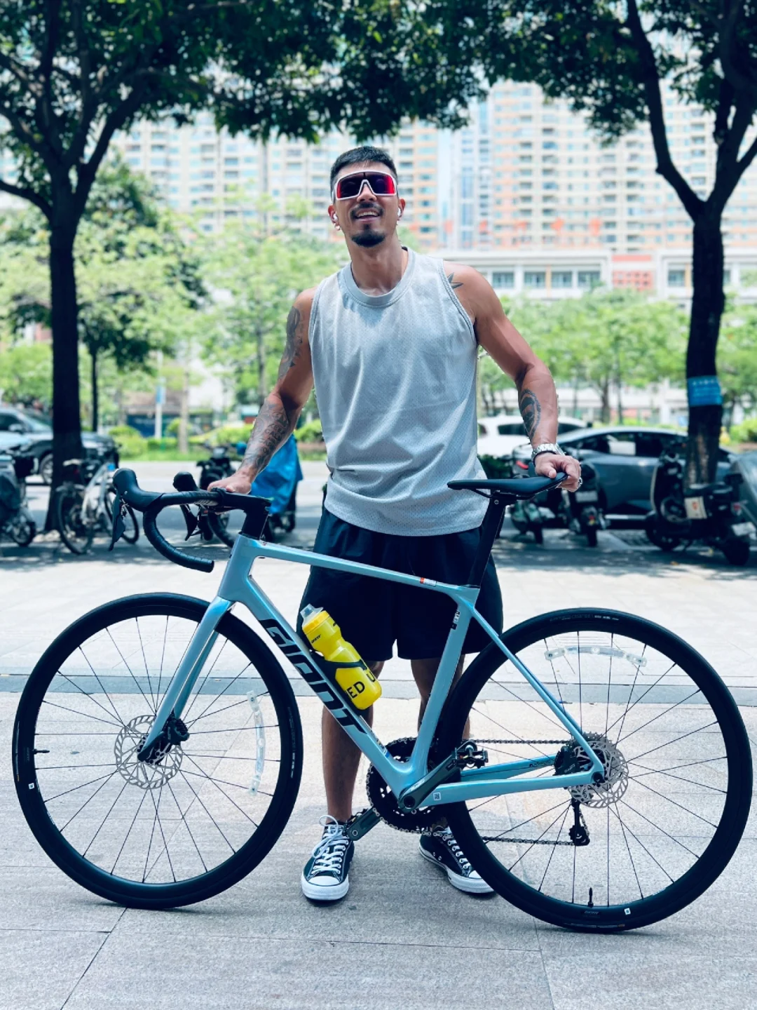这是最后一张和小速的合照了，因为小捷来了