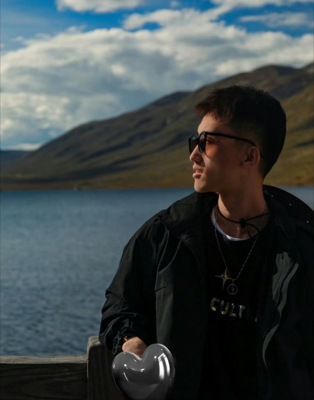 成都征婚【第7495号】95年男生，身高175，交互设计师，年收入12+；开朗有