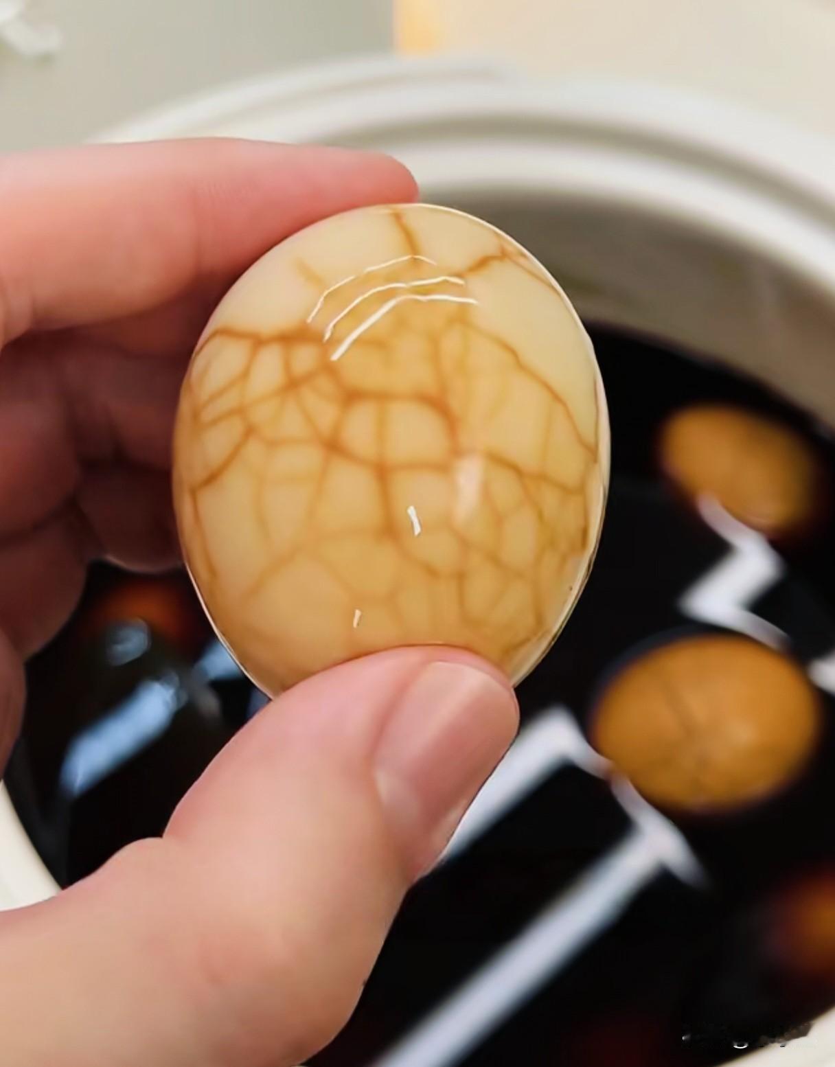 磨了开饭店的表哥半年，终于拿到五星级茶叶蛋秘方，宝妈在家零失败！
 
一边要哄娃